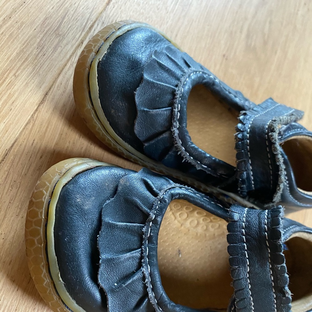 Adorable navy baby shoes, great rubber sole.